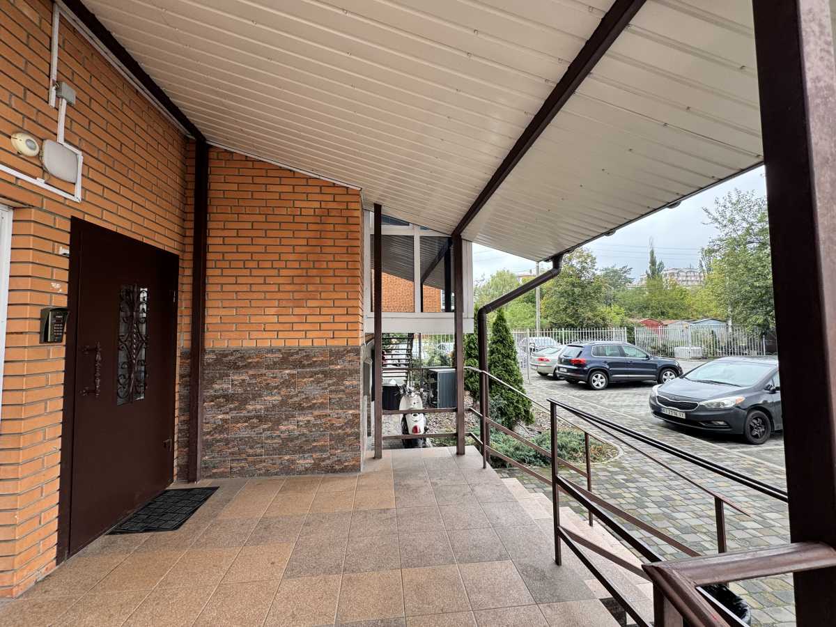 Продаж 1-кімнатної квартири 48.3 м², Гнатюка пров., 8