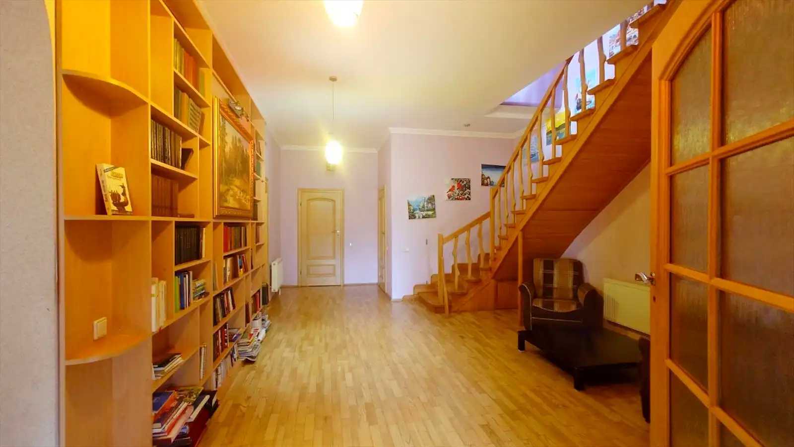 Оренда будинку 300 м², Квітнева