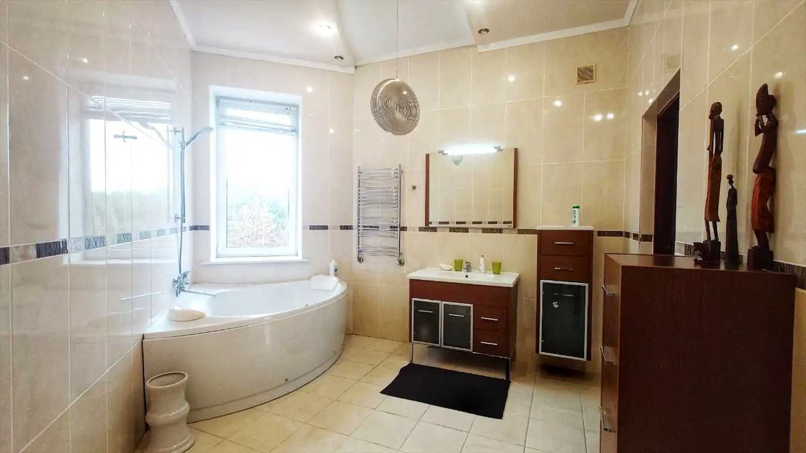 Оренда будинку 300 м², Квітнева