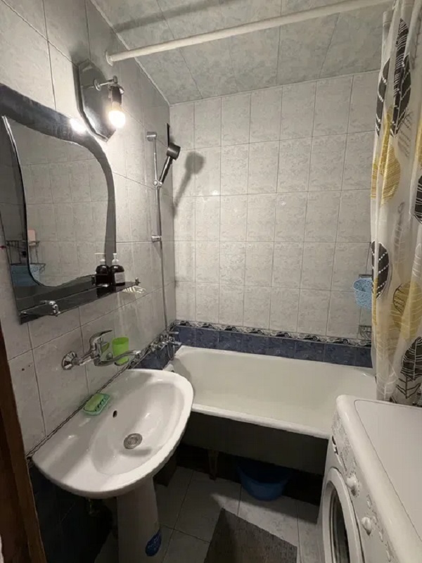 Продажа 3-комнатной квартиры 64 м², Академика Королева ул.