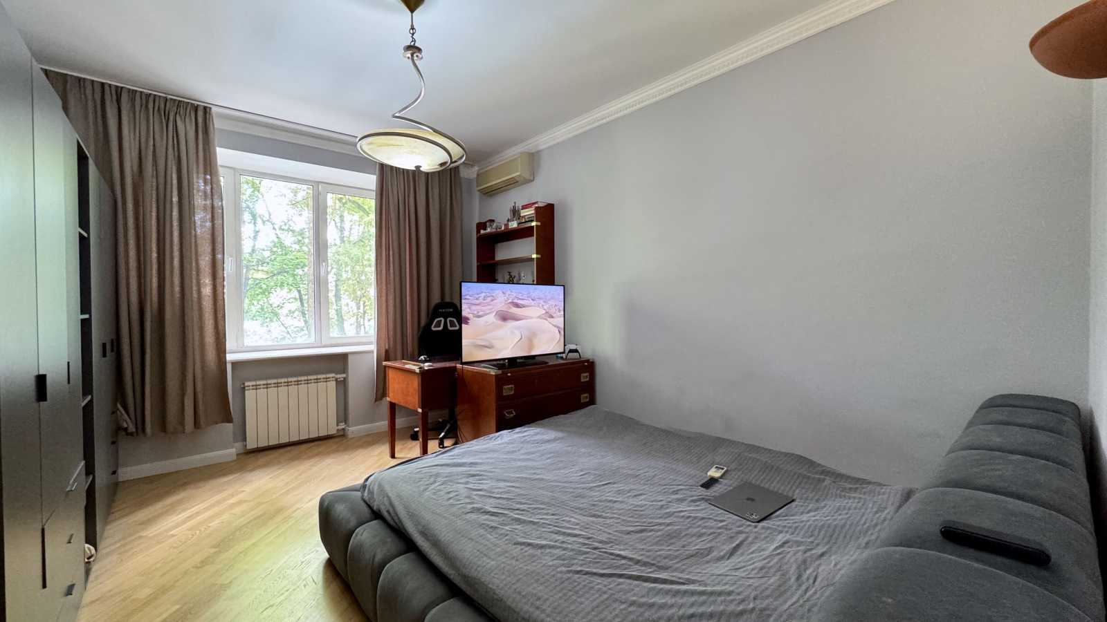 Продажа 4-комнатной квартиры 130 м², Михаила Грушевского ул.