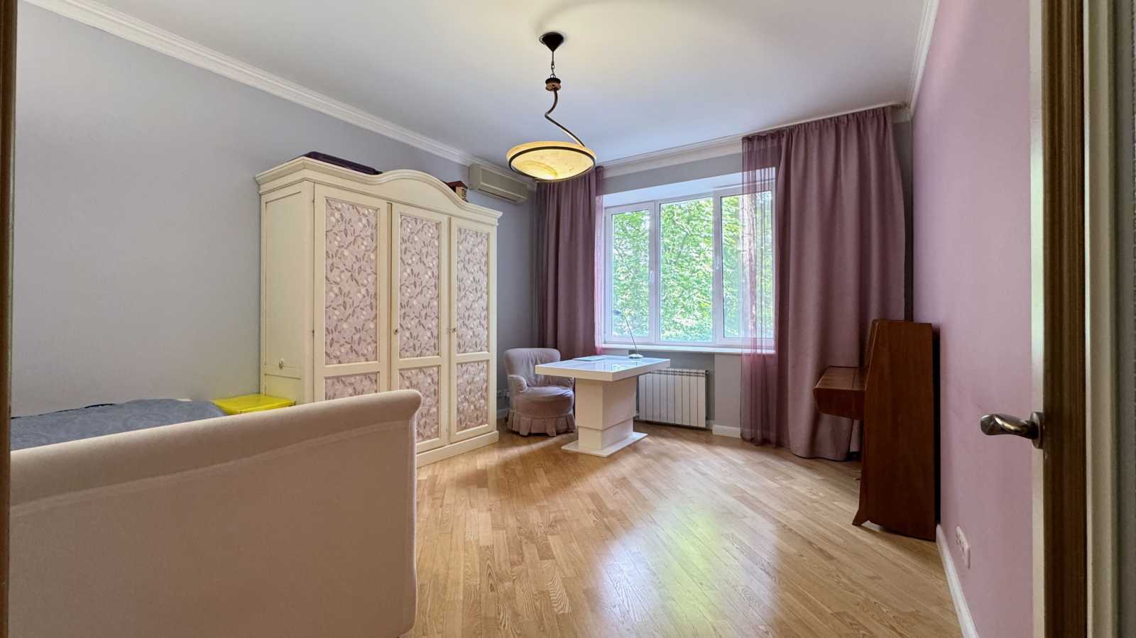 Продажа 4-комнатной квартиры 130 м², Михаила Грушевского ул.