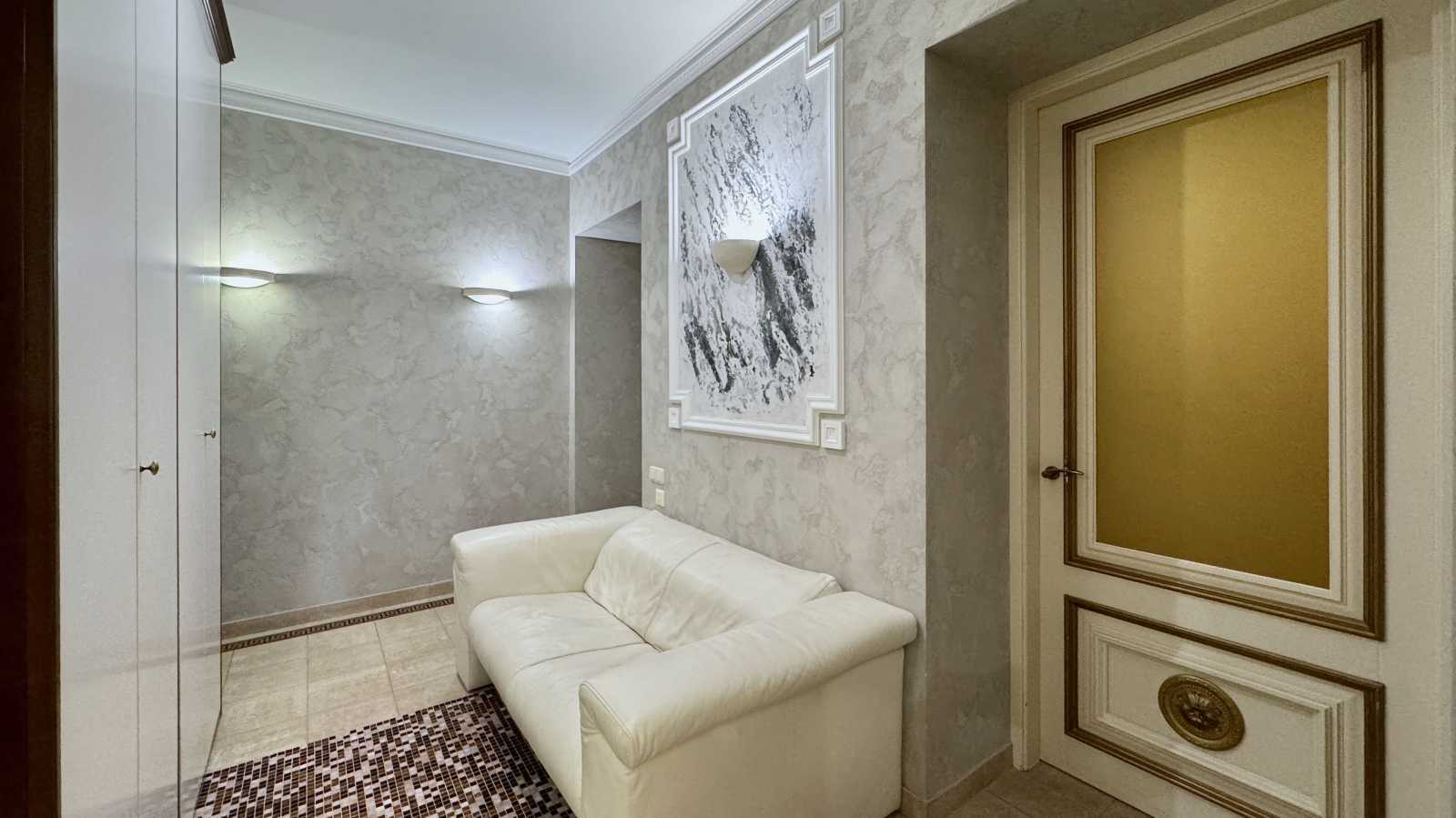 Продажа 4-комнатной квартиры 130 м², Михаила Грушевского ул.