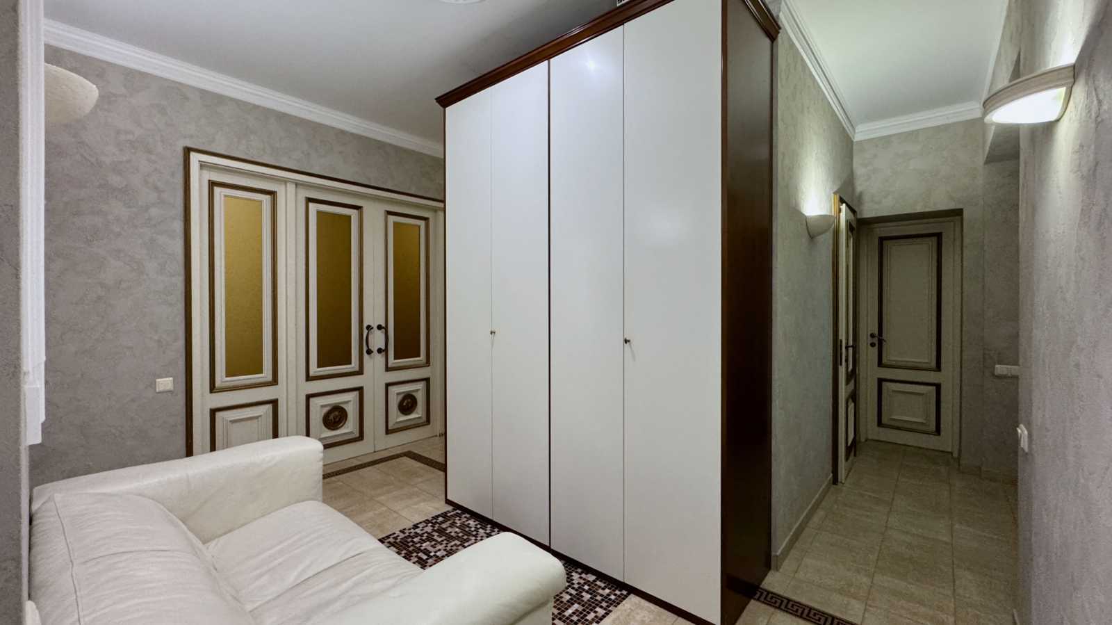 Продажа 4-комнатной квартиры 130 м², Михаила Грушевского ул.