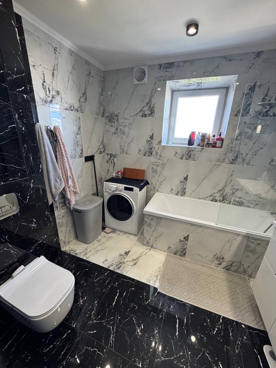 Продажа 3-комнатной квартиры 103 м², Клиническая ул., 23-25