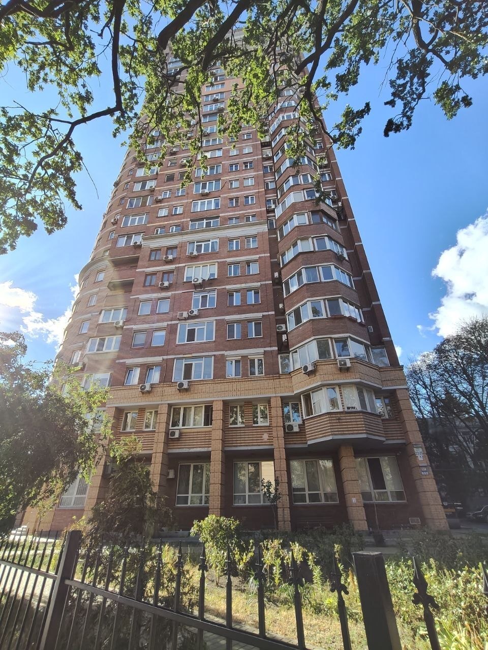 Продажа 3-комнатной квартиры 103 м², Клиническая ул., 23-25