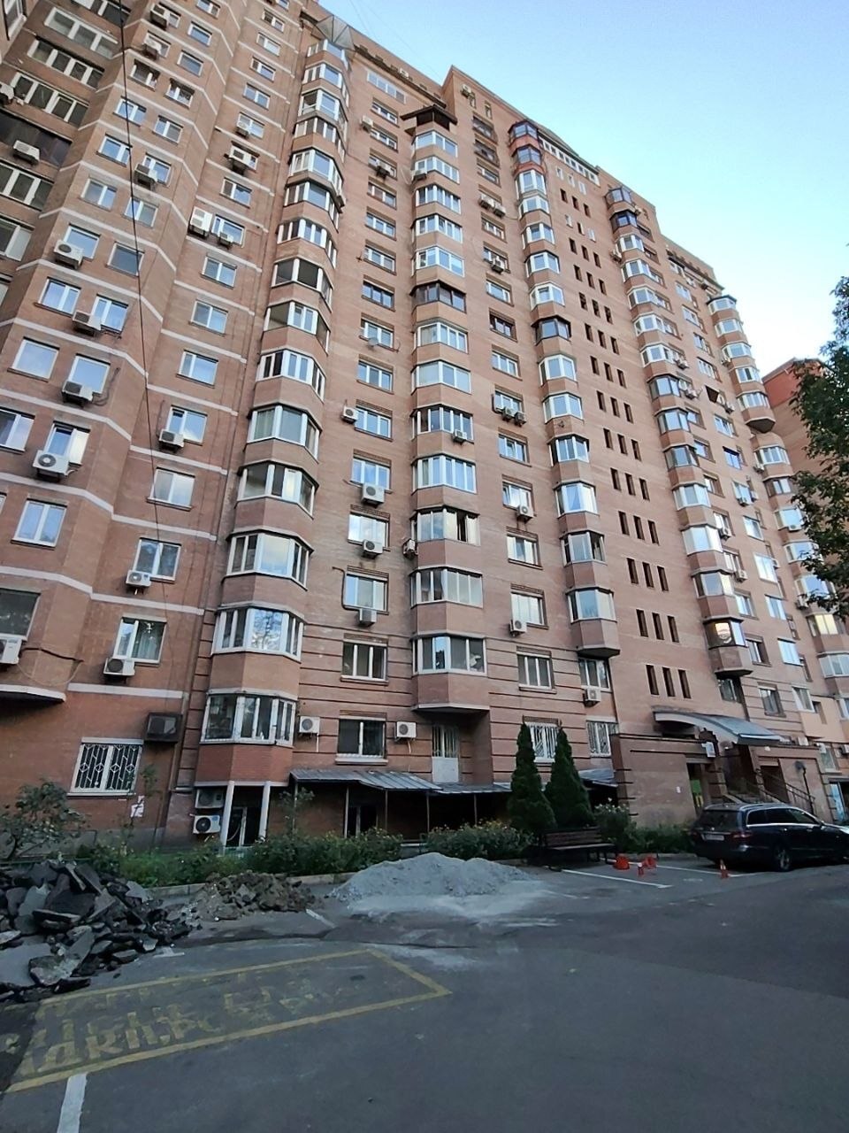 Продажа 3-комнатной квартиры 103 м², Клиническая ул., 23-25