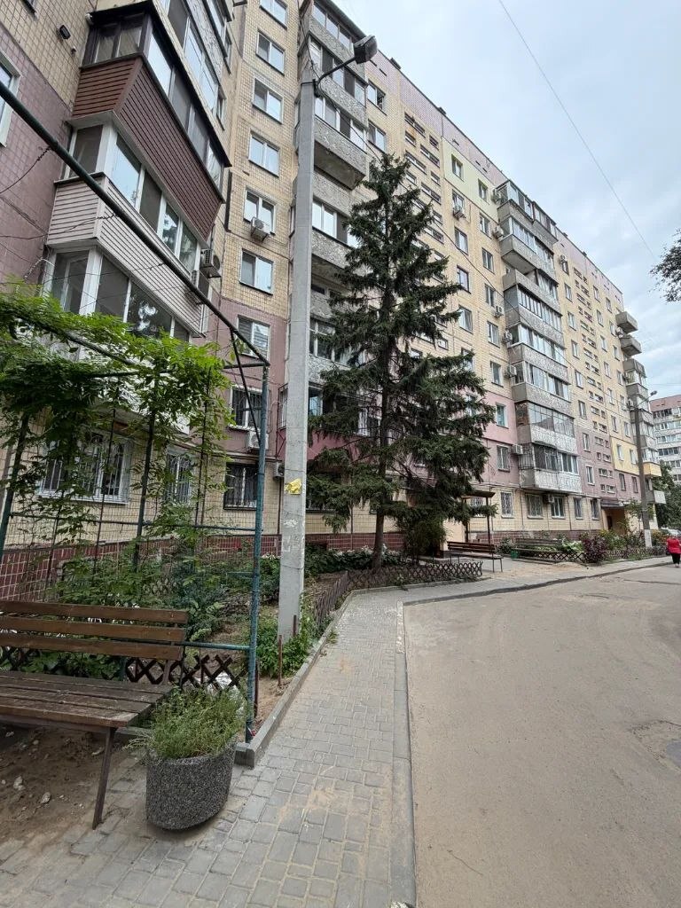 Продажа 4-комнатной квартиры 90 м², Богомаза ул.