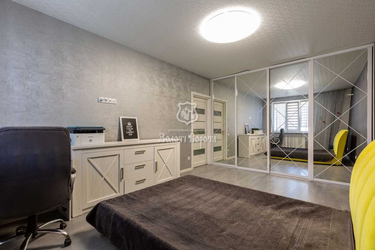 Продаж 2-кімнатної квартири 60.7 м², Боголюбова вул., 41