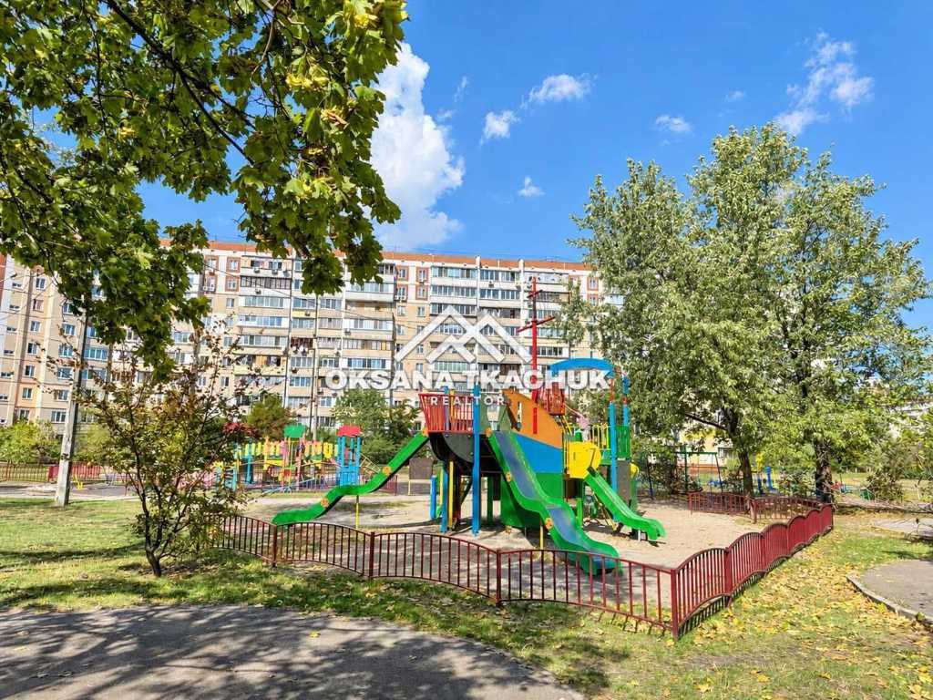 Аренда 3-комнатной квартиры 90 м², Сержа Лифаря ул., 16
