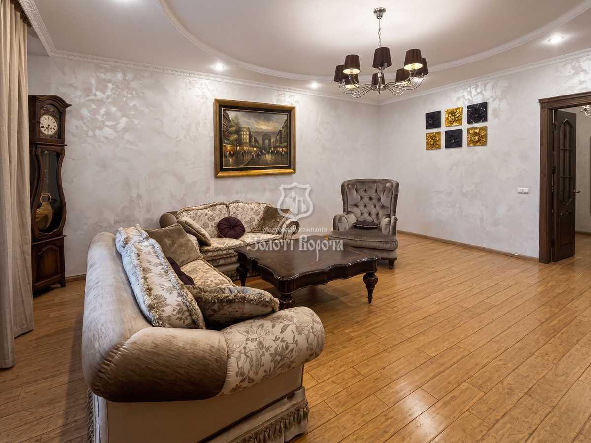 Продажа 3-комнатной квартиры 136 м², Вышгородская ул., 45/2
