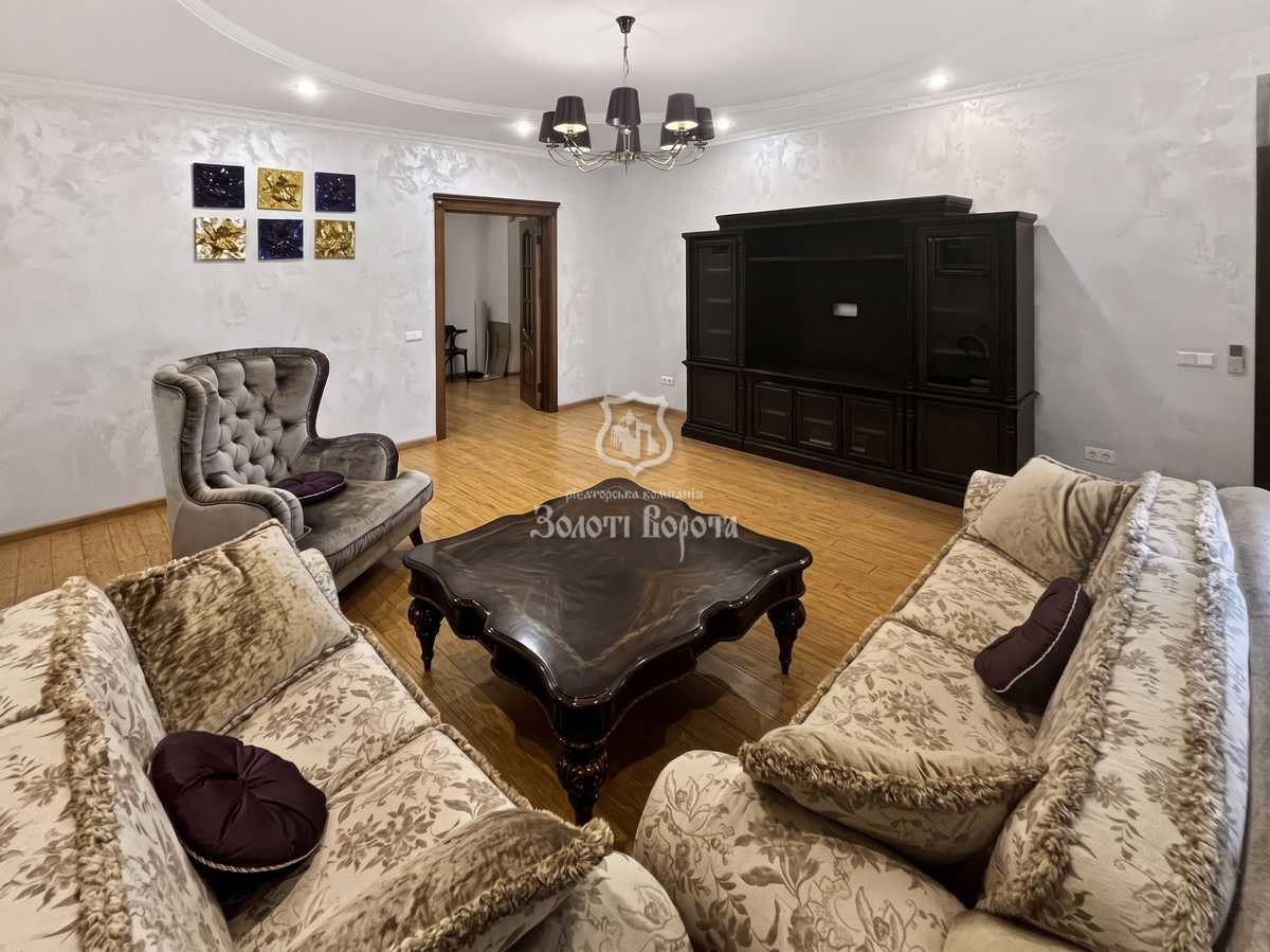 Продажа 3-комнатной квартиры 136 м², Вышгородская ул., 45/2