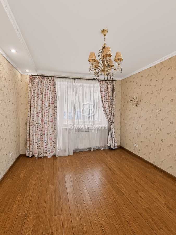 Продажа 3-комнатной квартиры 136 м², Вышгородская ул., 45/2