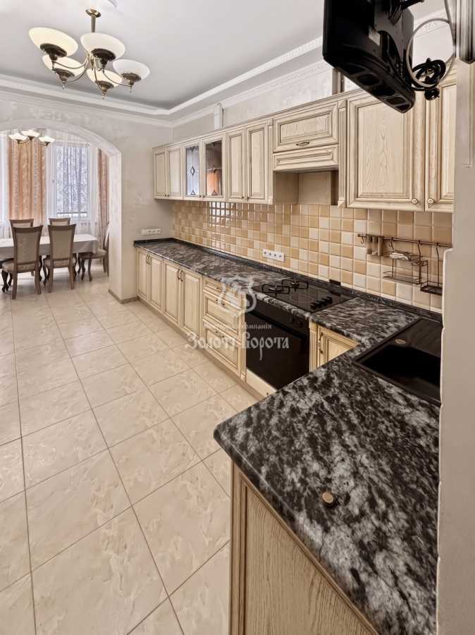 Продажа 3-комнатной квартиры 136 м², Вышгородская ул., 45/2