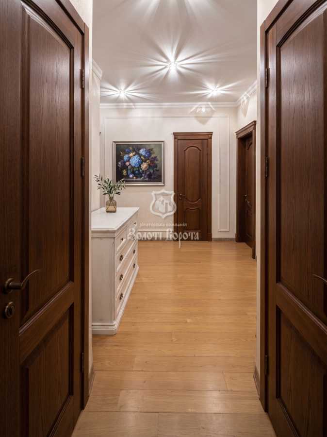 Продажа 3-комнатной квартиры 136 м², Вышгородская ул., 45/2