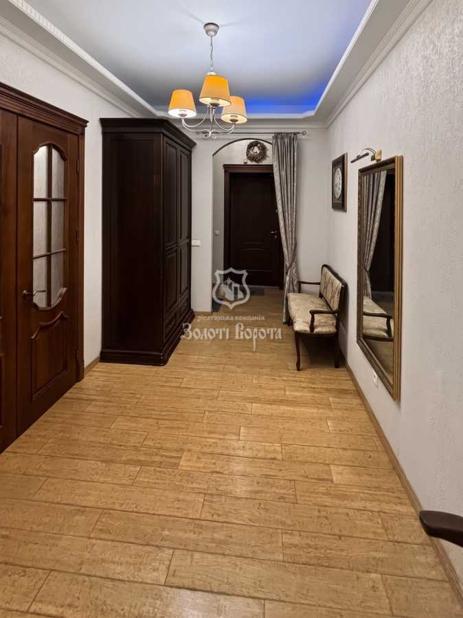 Продажа 3-комнатной квартиры 136 м², Вышгородская ул., 45/2