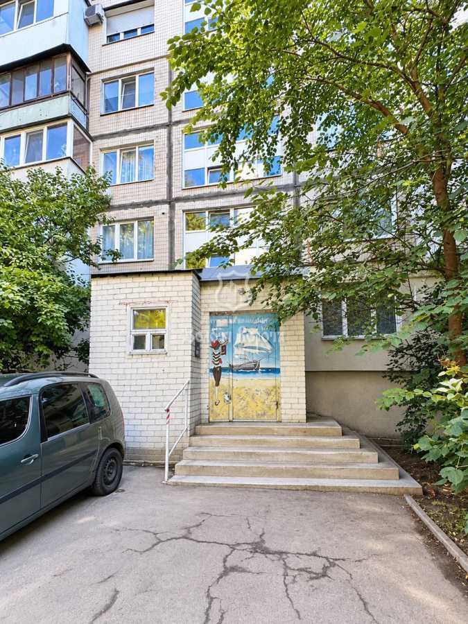 Продажа 2-комнатной квартиры 53.2 м², Зодчих ул., 4