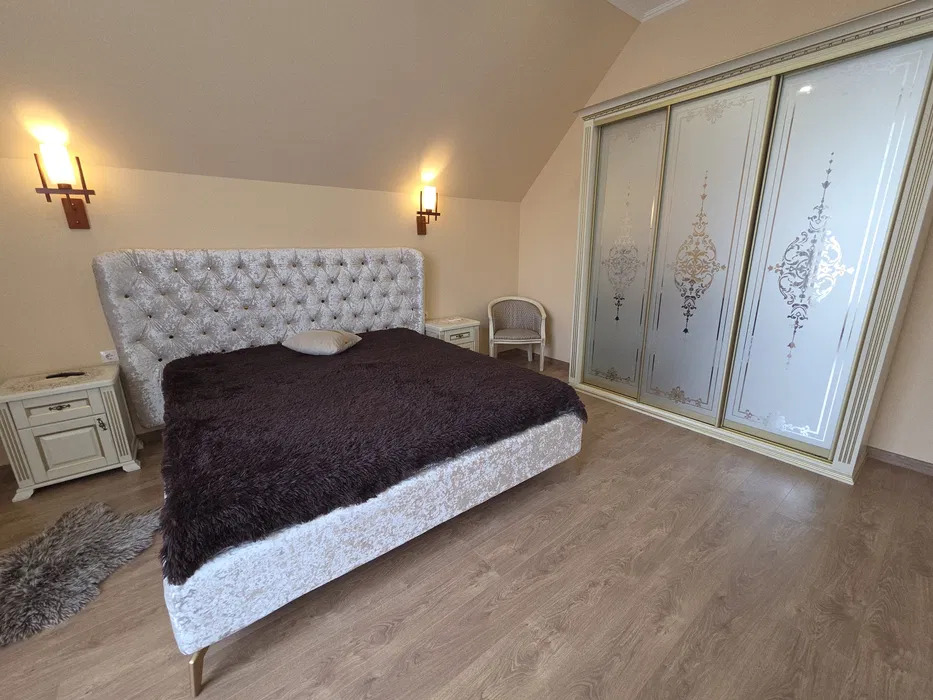Оренда будинку 221 м², Саперно-Слобідський про-д