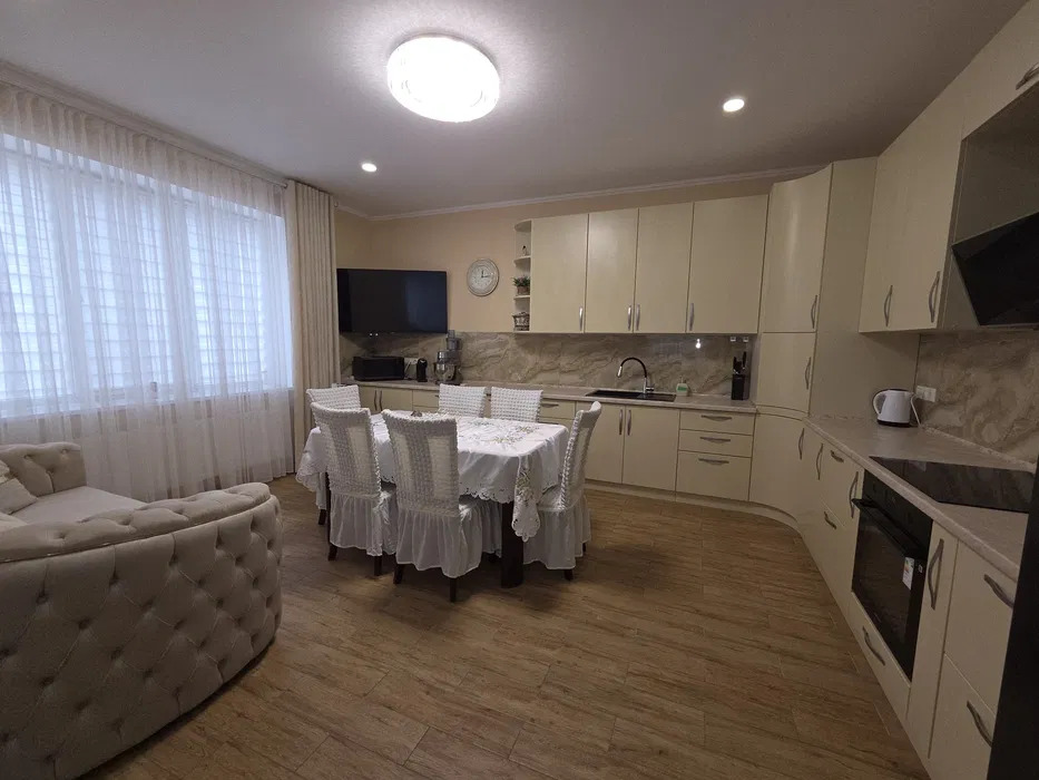 Оренда будинку 221 м², Саперно-Слобідський про-д