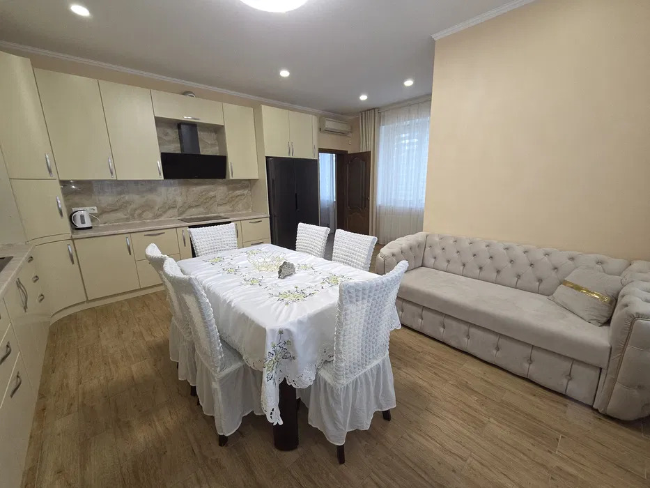Оренда будинку 221 м², Саперно-Слобідський про-д