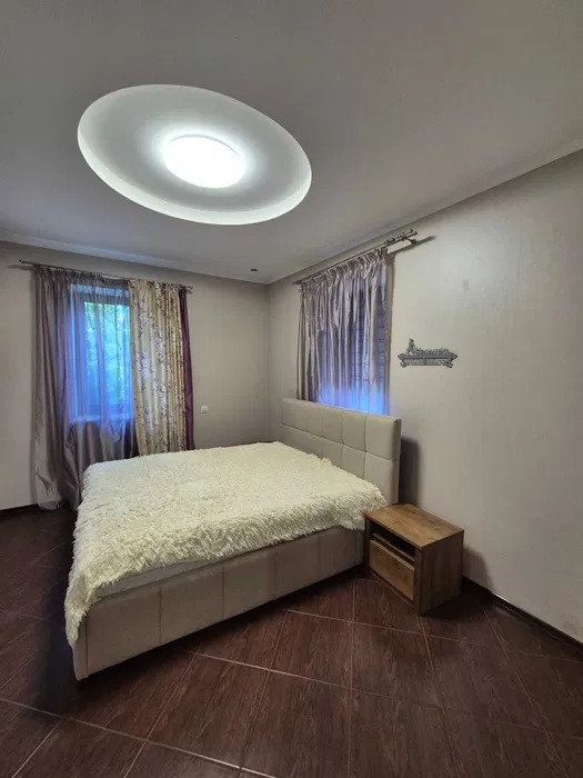 Оренда будинку 211 м², Євгена Харченко вул.