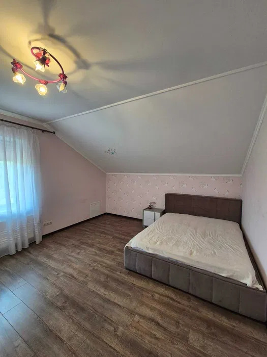 Оренда будинку 211 м², Євгена Харченко вул.