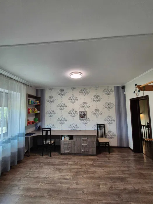 Оренда будинку 211 м², Євгена Харченко вул.