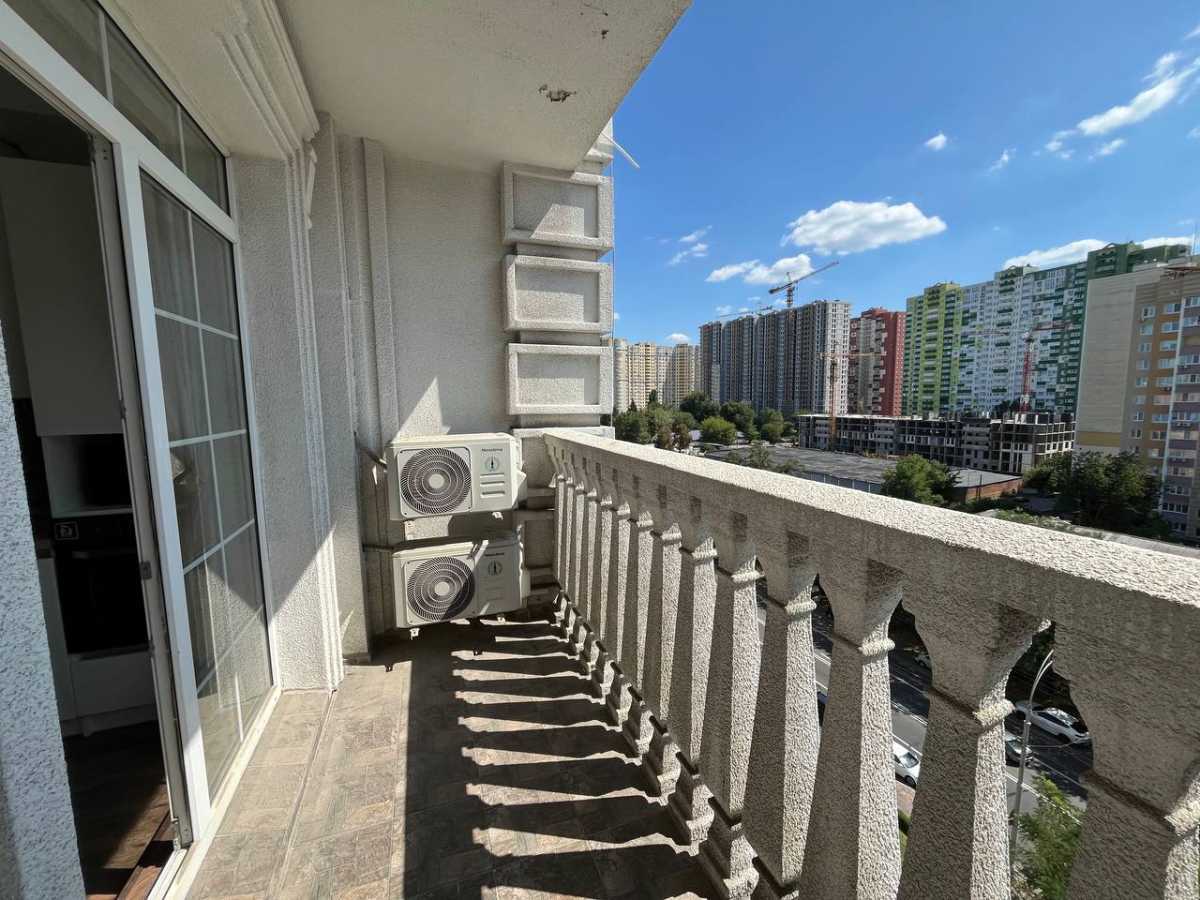 Продажа 1-комнатной квартиры 68 м², Михаила Максимовича ул., 28