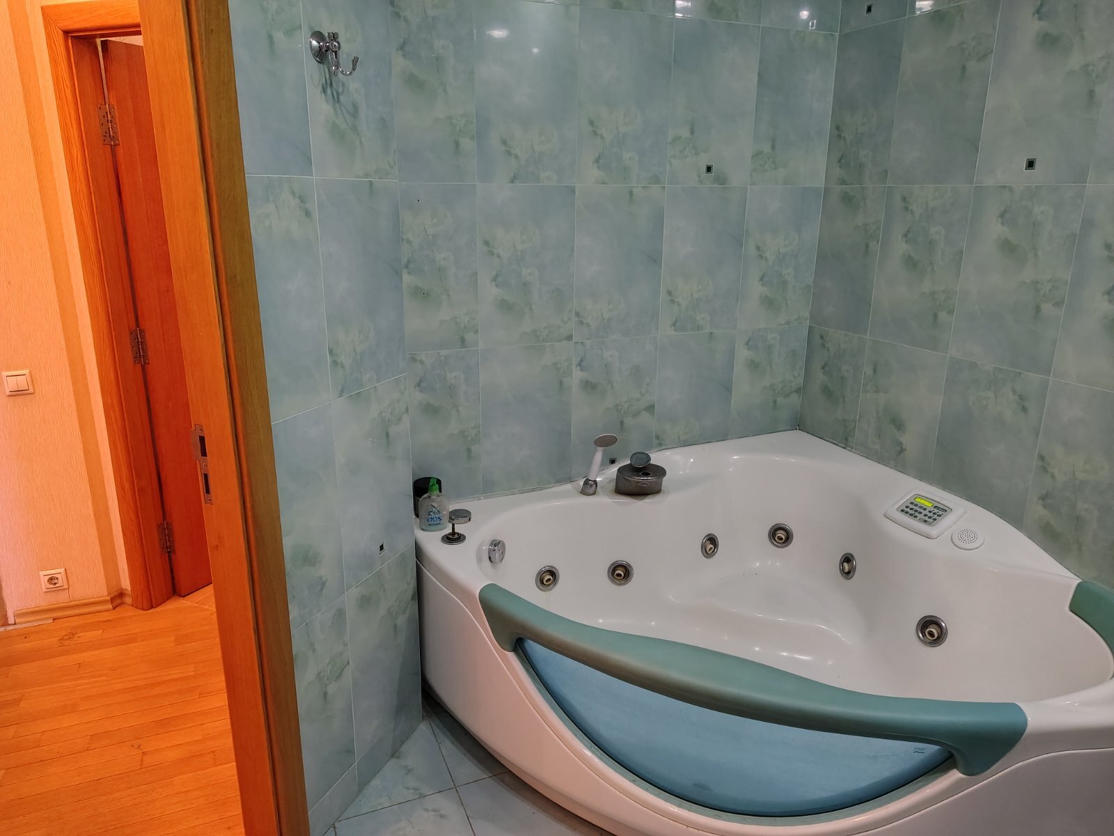 Продажа 3-комнатной квартиры 96 м², Николая Амосова ул., 4