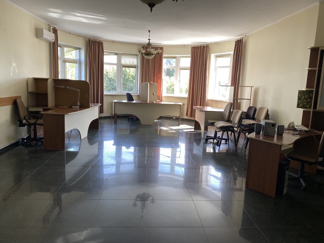Оренда офісу 195 м², Турівська вул., 31