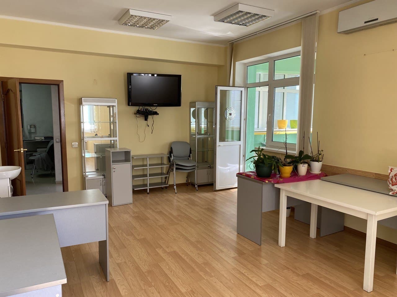 Оренда офісу 195 м², Турівська вул., 31