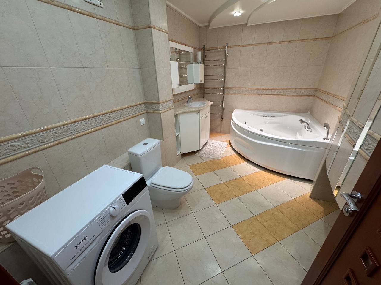 Аренда 3-комнатной квартиры 80 м², Рабочая ул.