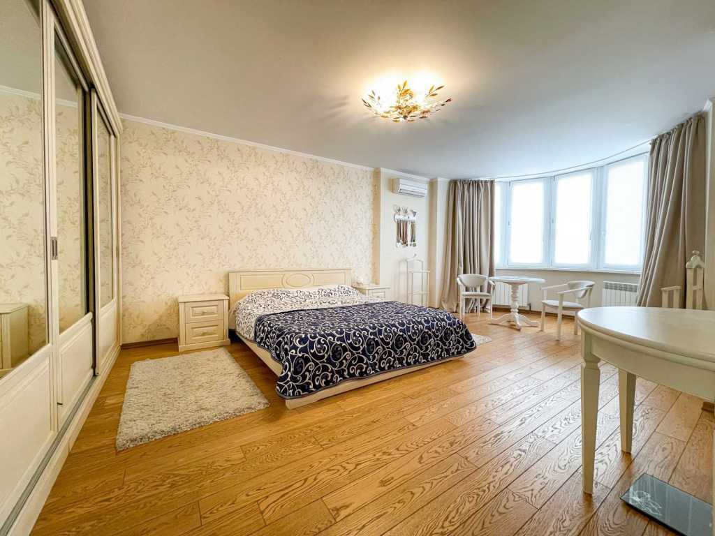 Продажа 4-комнатной квартиры 133 м², Срибнокильская ул., 22