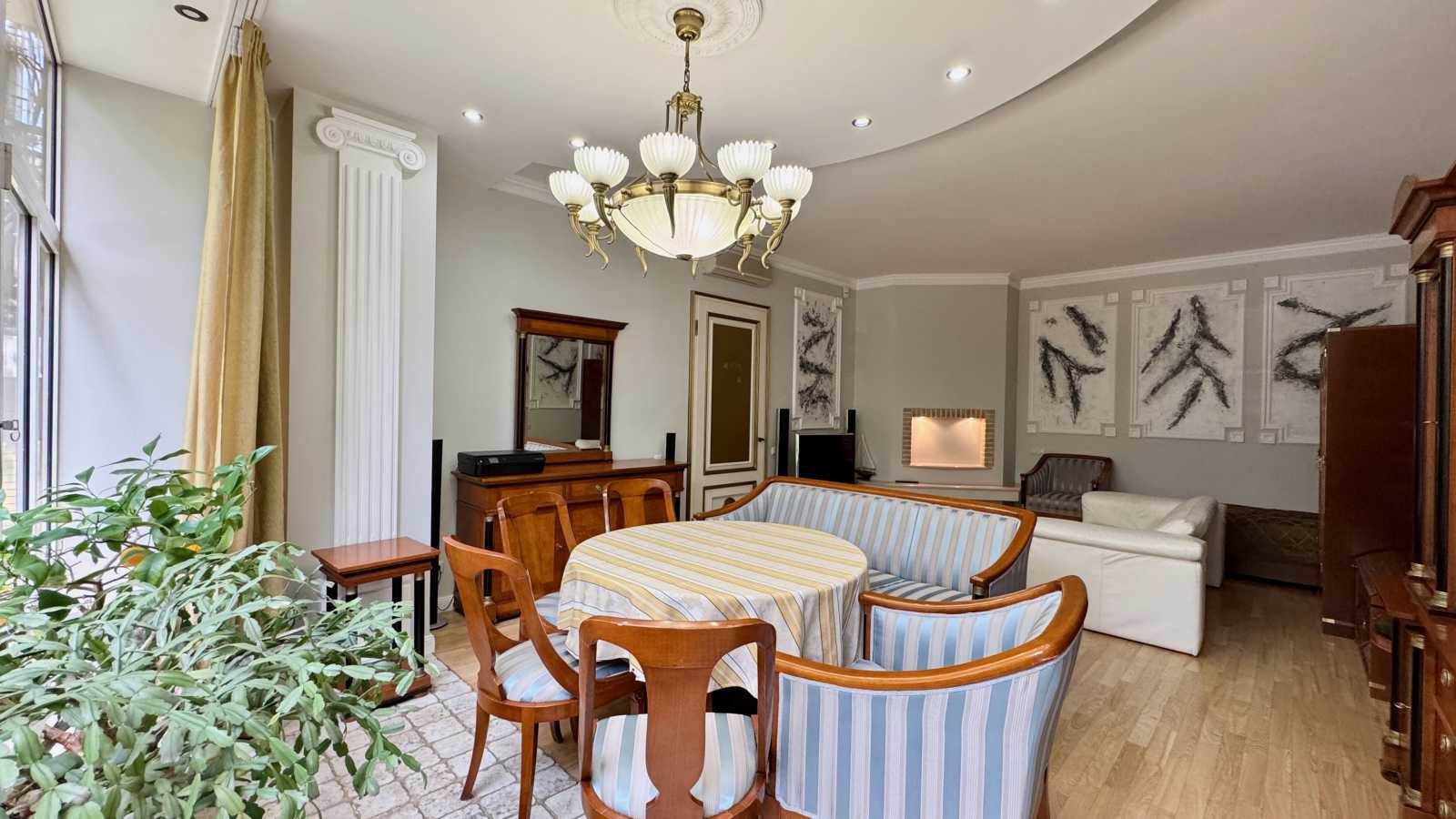 Продажа 4-комнатной квартиры 130 м², Михаила Грушевского ул.