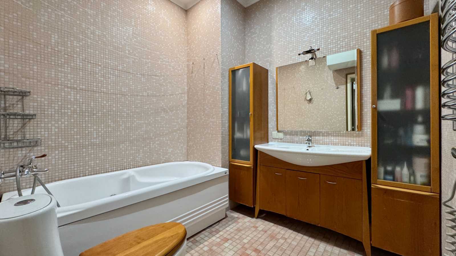 Продажа 4-комнатной квартиры 130 м², Михаила Грушевского ул.
