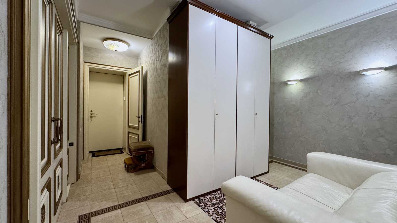 Продажа 4-комнатной квартиры 130 м², Михаила Грушевского ул.