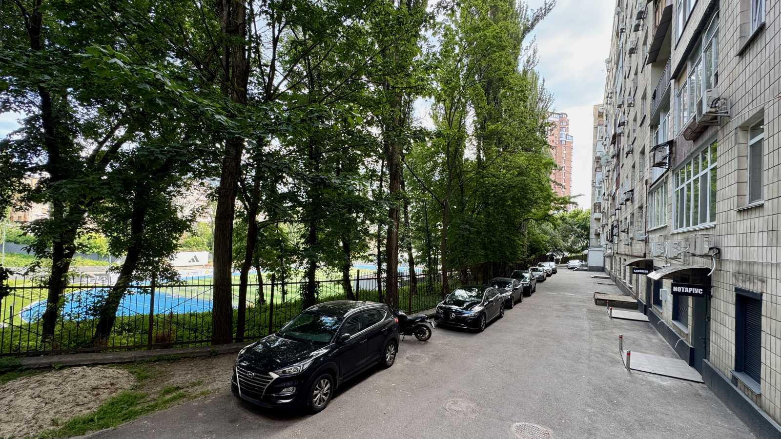 Продажа 4-комнатной квартиры 130 м², Михаила Грушевского ул.