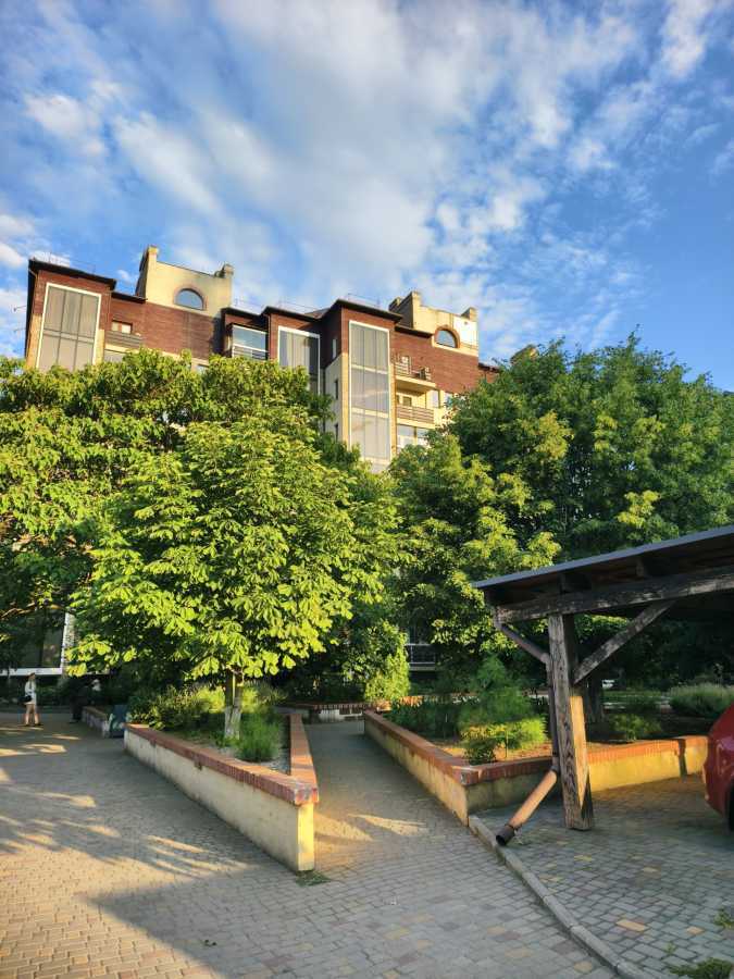 Продажа 2-комнатной квартиры 106 м², Вишневая ул.