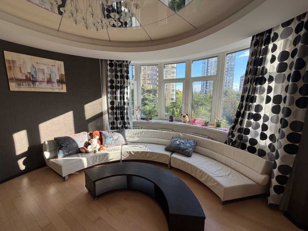 Аренда 4-комнатной квартиры 209 м², Старонаводницкая ул., 13