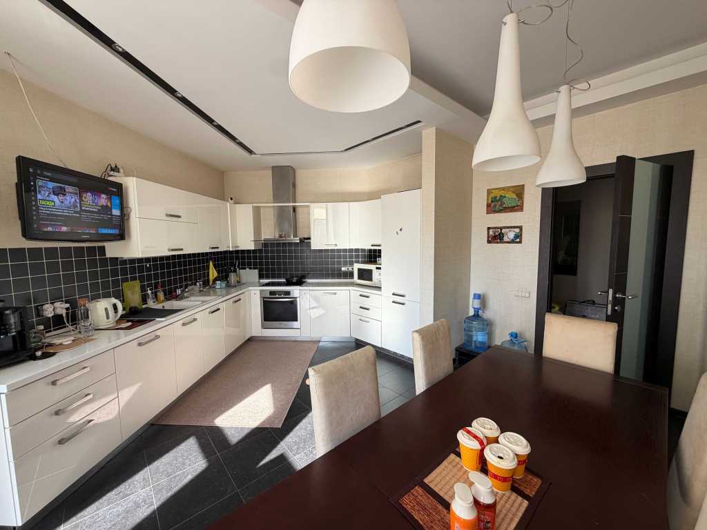 Аренда 4-комнатной квартиры 209 м², Старонаводницкая ул., 13