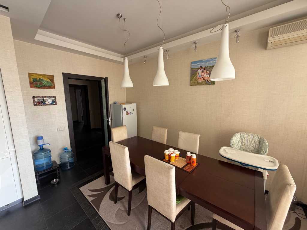 Аренда 4-комнатной квартиры 209 м², Старонаводницкая ул., 13