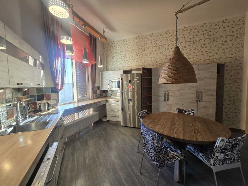 Оренда 4-кімнатної квартири 150 м², Ломоносова вул., 75А