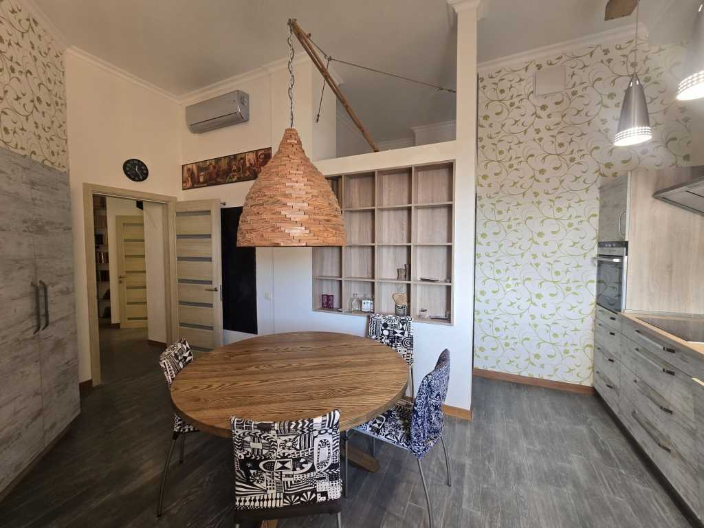 Оренда 4-кімнатної квартири 150 м², Ломоносова вул., 75А