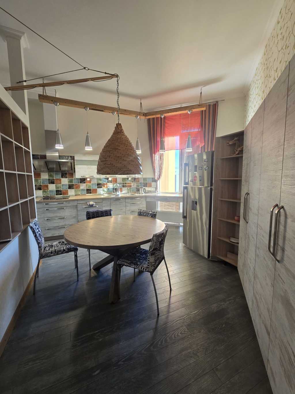 Оренда 4-кімнатної квартири 150 м², Ломоносова вул., 75А