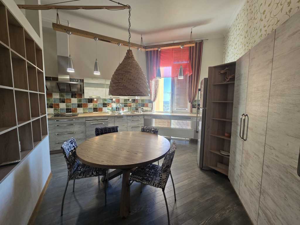 Оренда 4-кімнатної квартири 150 м², Ломоносова вул., 75А