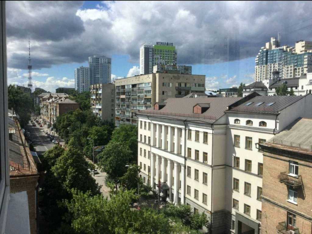 Оренда 3-кімнатної квартири 94 м², Білоруська вул., 3