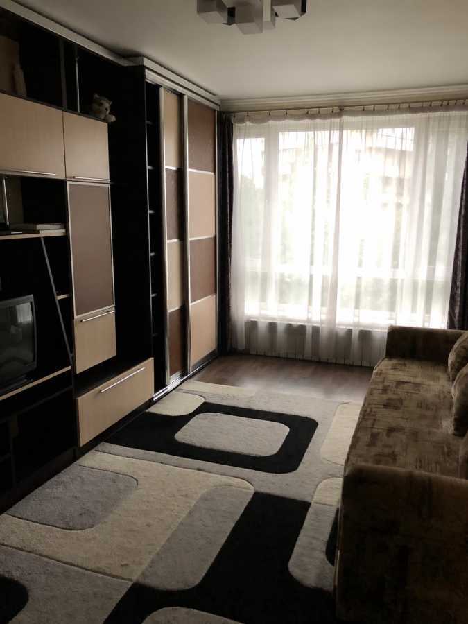 Оренда 1-кімнатної квартири 34 м², Мілютенка вул.