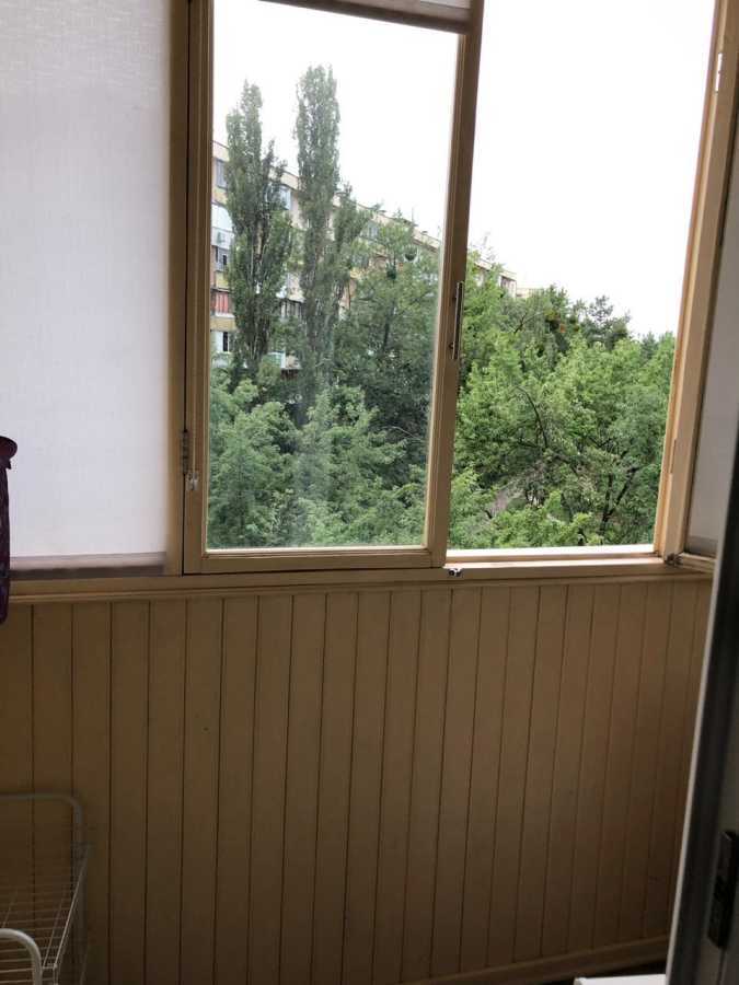 Оренда 1-кімнатної квартири 34 м², Мілютенка вул.