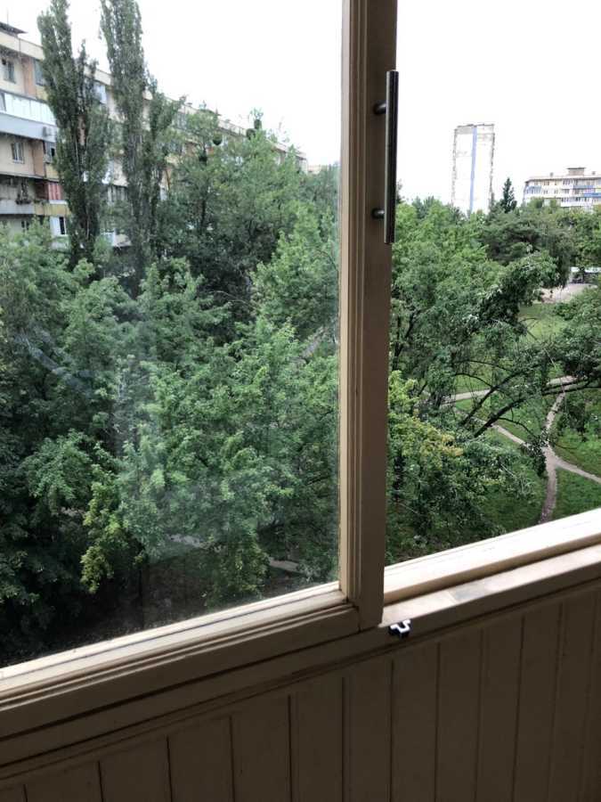 Оренда 1-кімнатної квартири 34 м², Мілютенка вул.