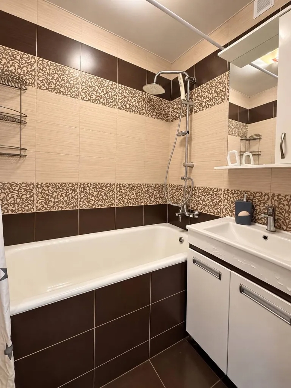 Продажа 3-комнатной квартиры 64 м², Шолохова ул., 5